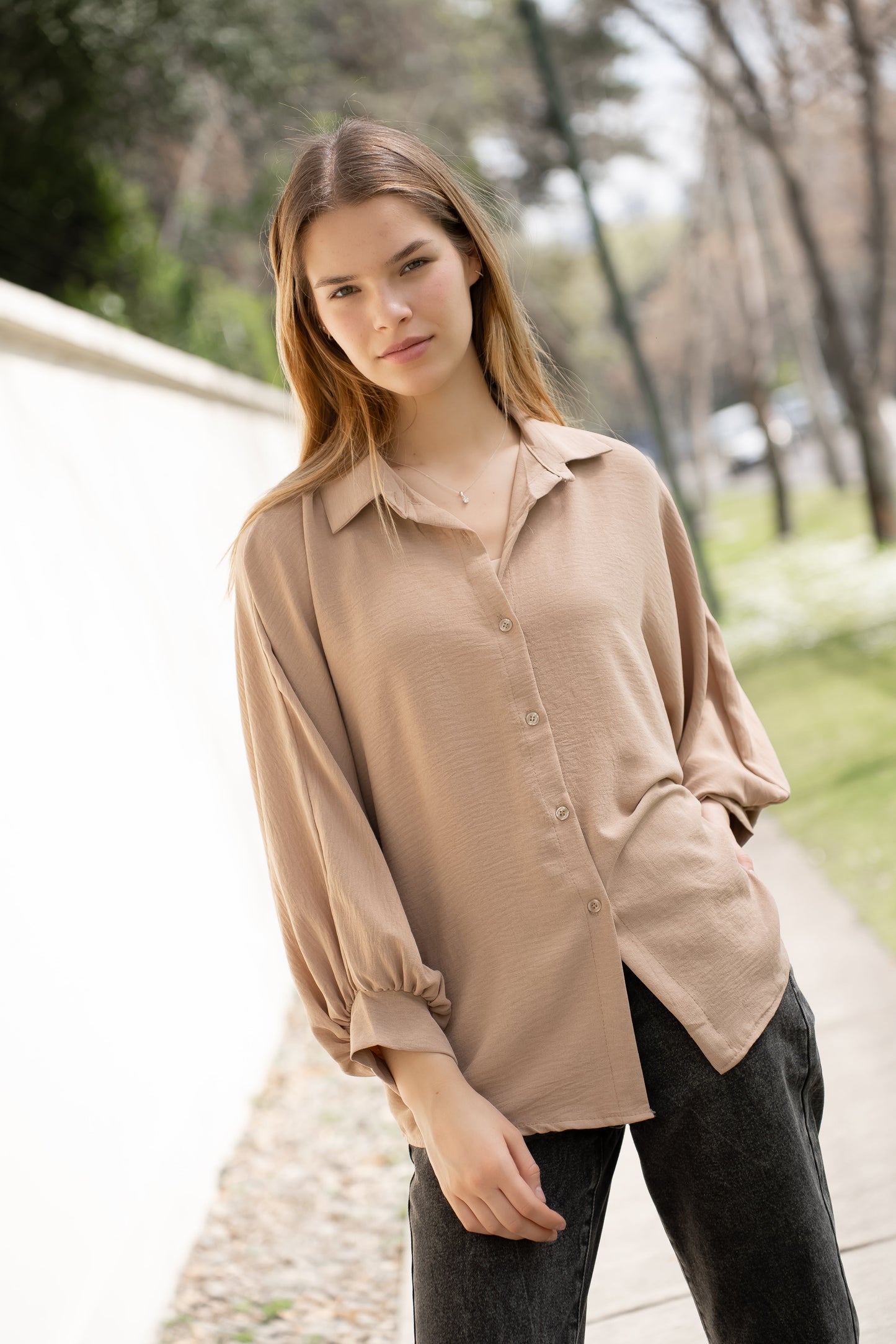 Blusa Kyle Camel Básica