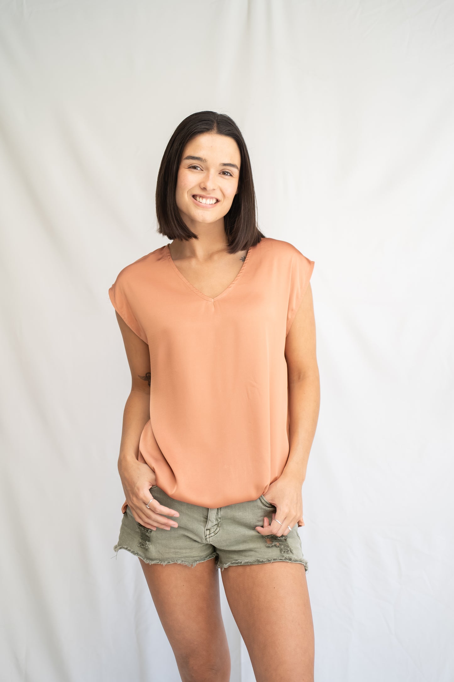 Blusa Yuki Camel Raso