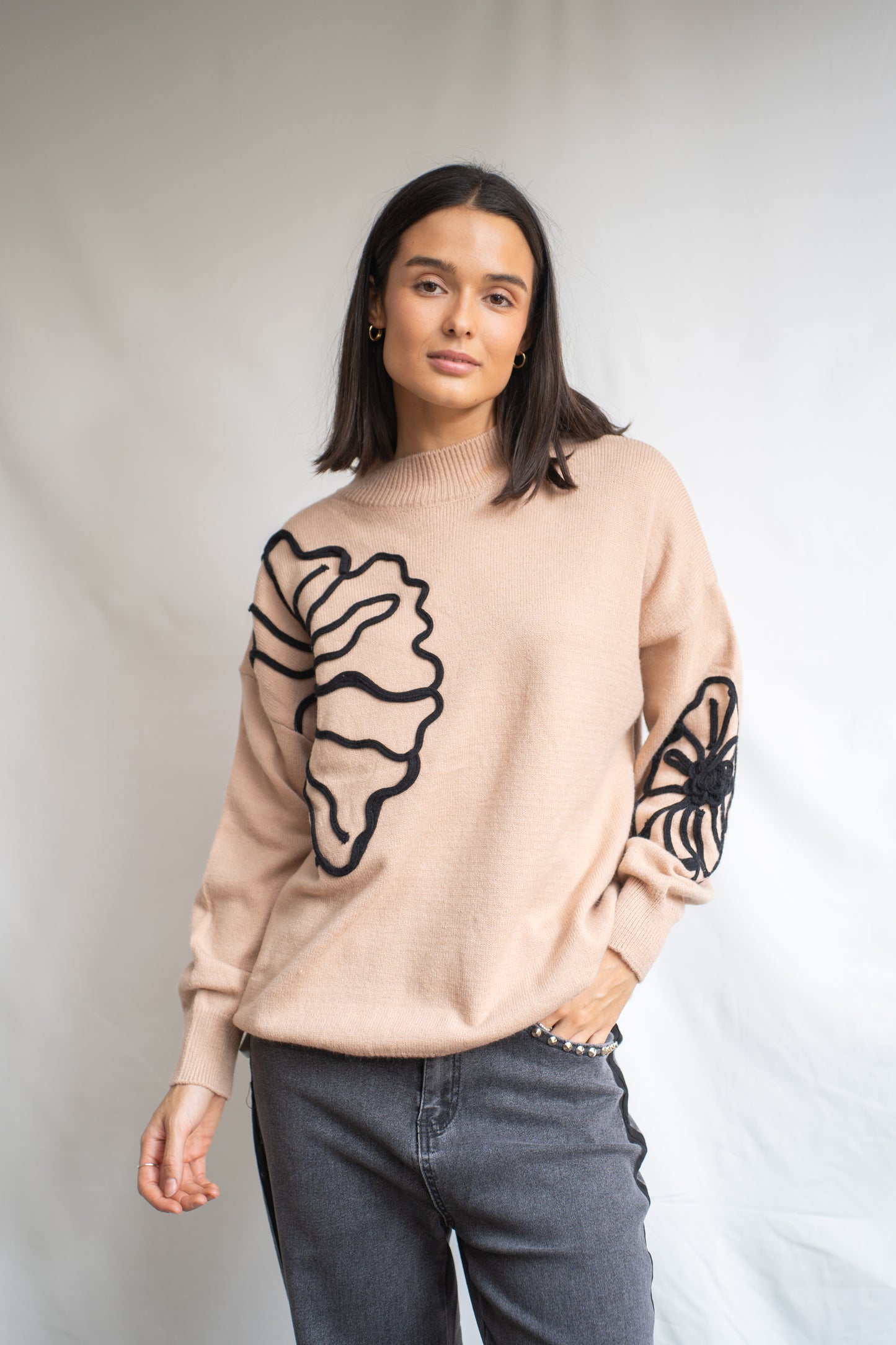 Sweater Pili Camel Flores