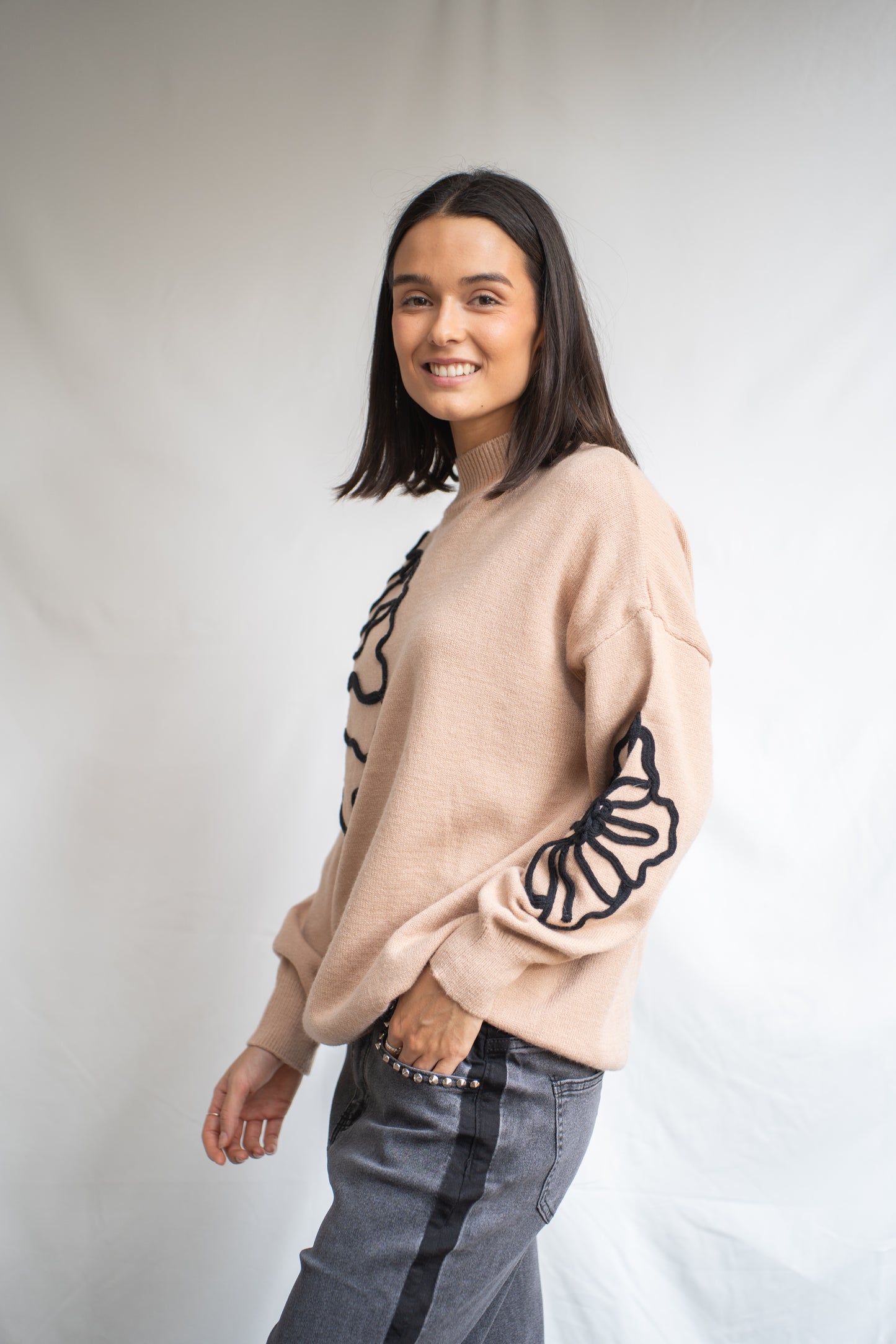 Sweater Pili Camel Flores