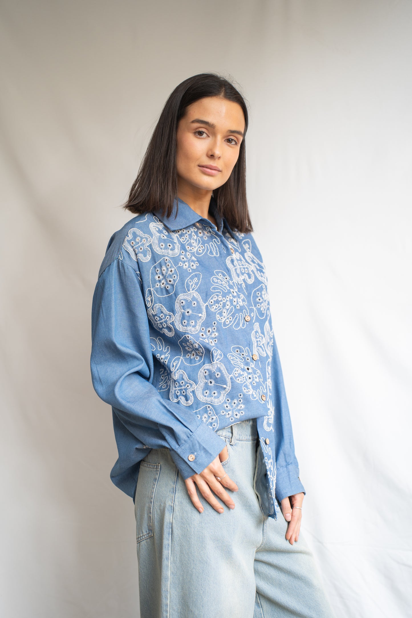 Blusa Bordada Flo Celeste
