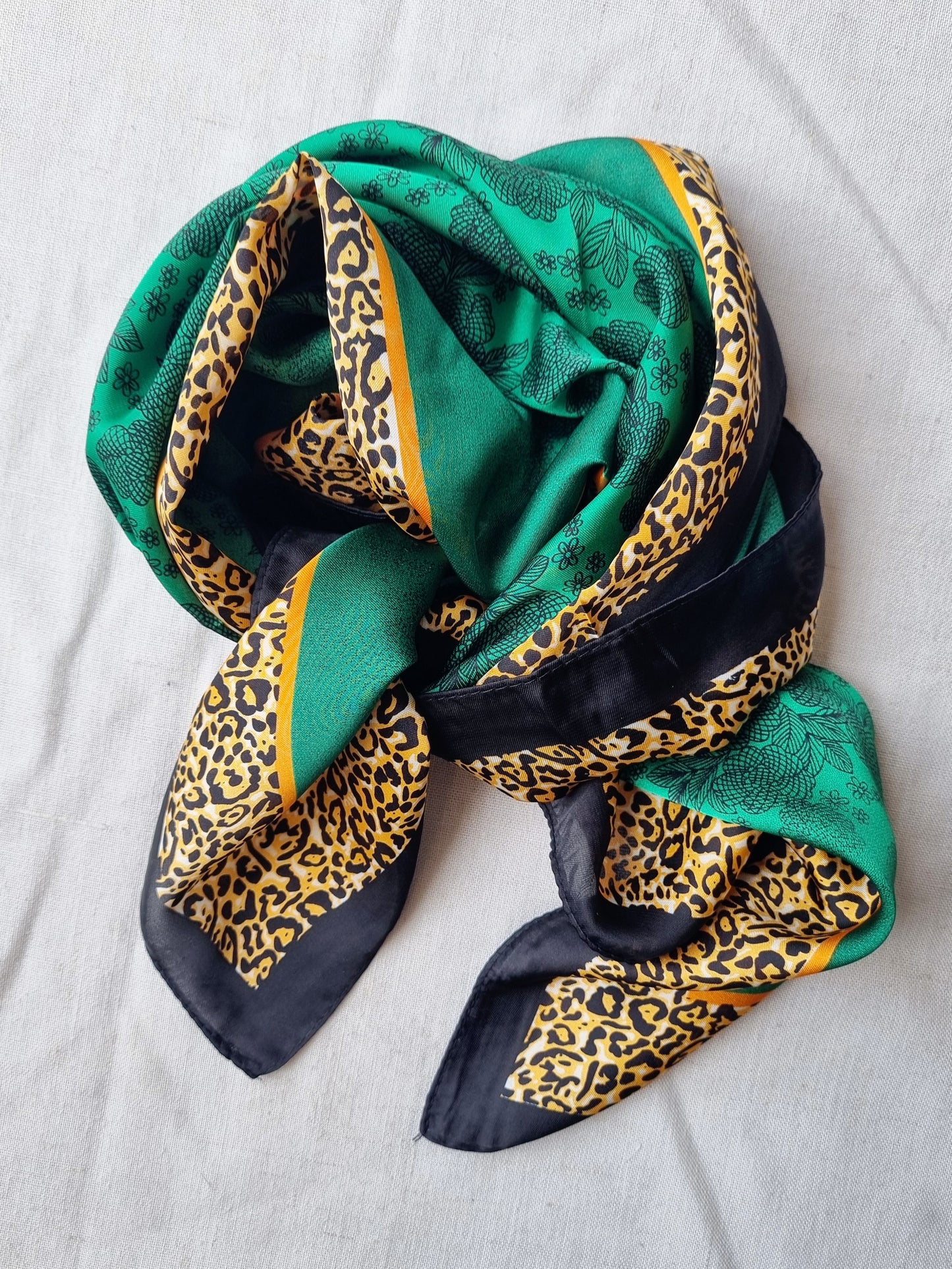 Pañuelo Hedera Verde Estampado
