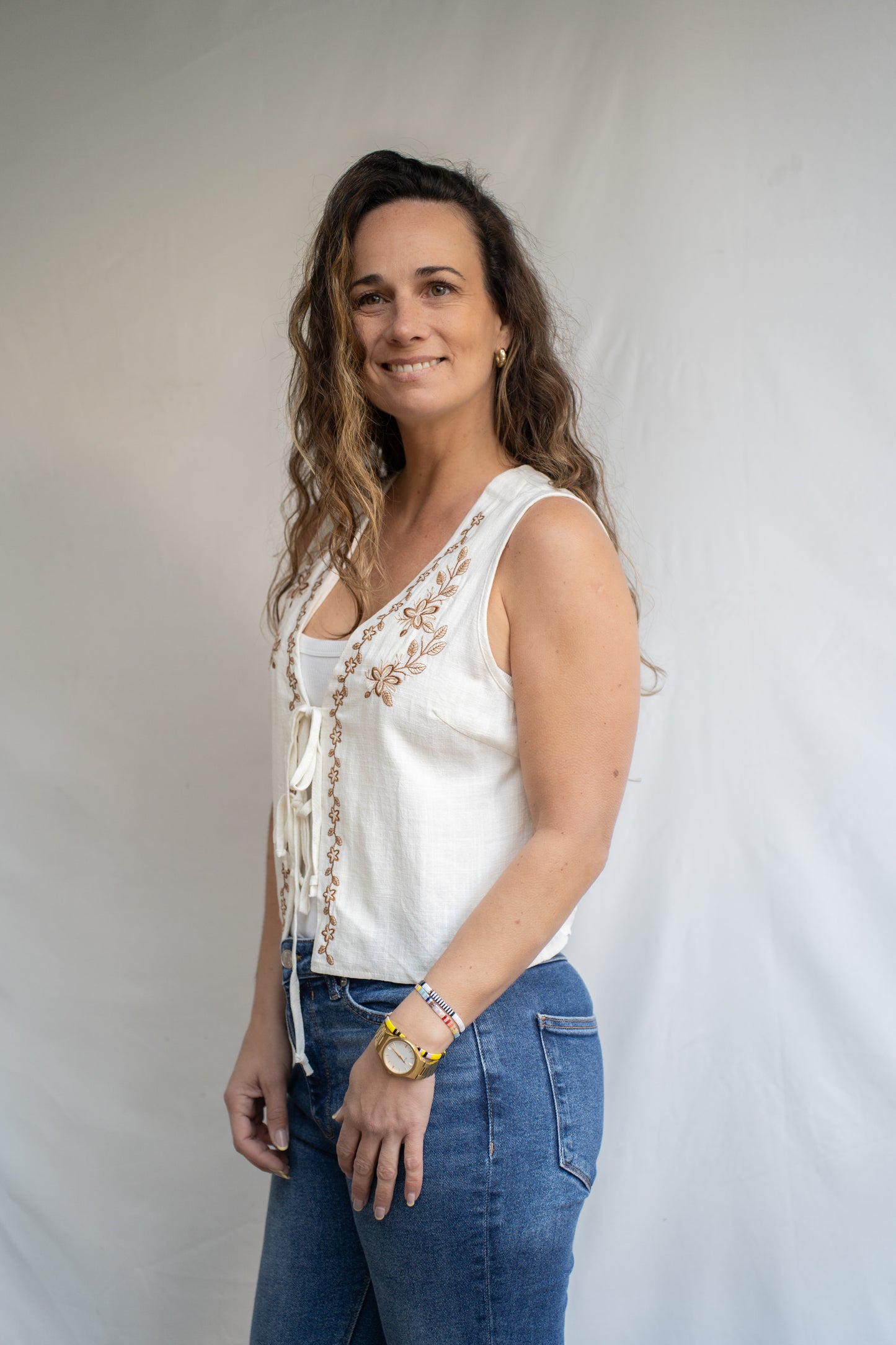 Polera Combu Blanca Bordada