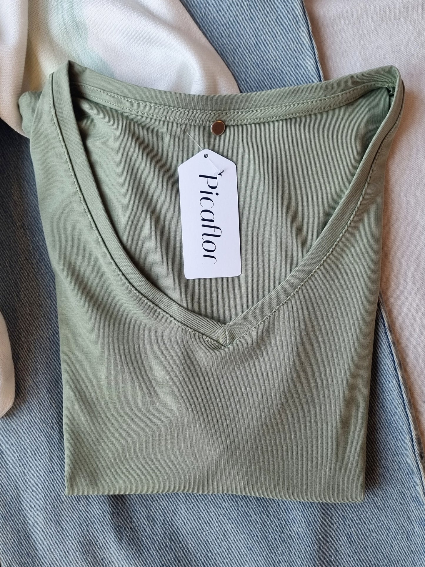 Polera Pervinca Verde Básica