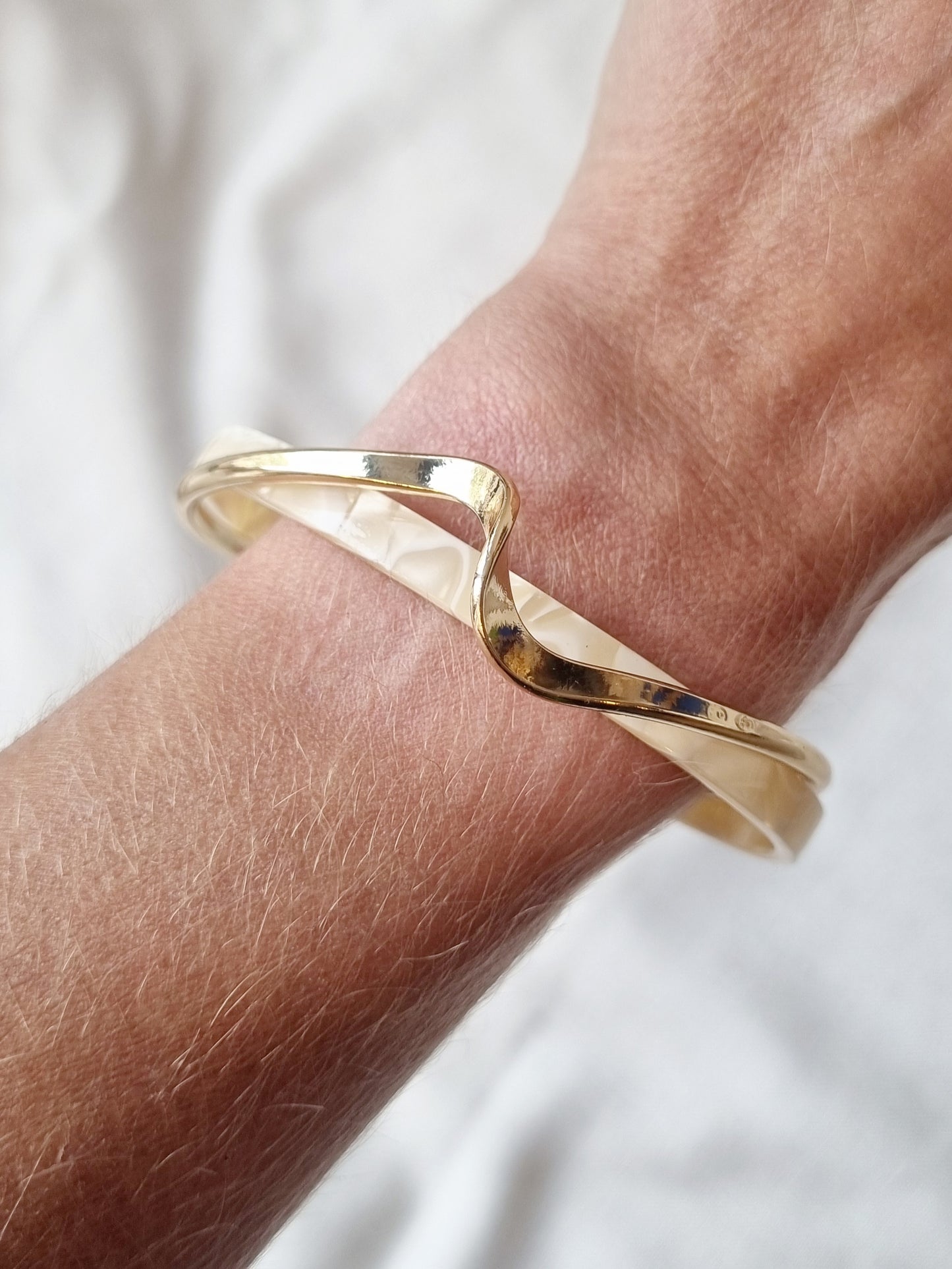 Brazalete Wave Dorado