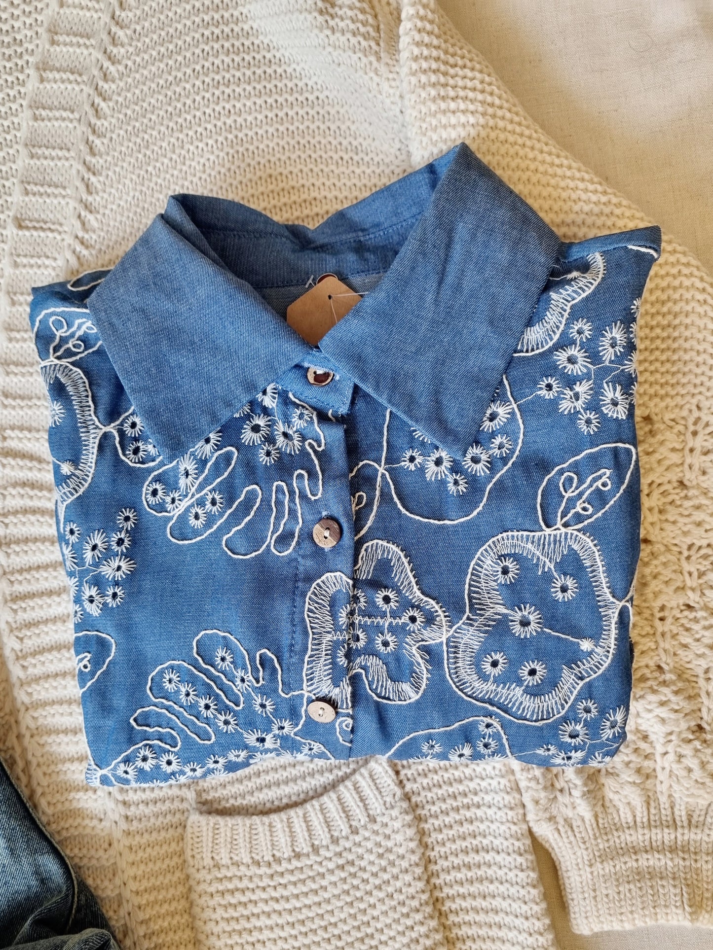 Blusa Bordada Flo Celeste