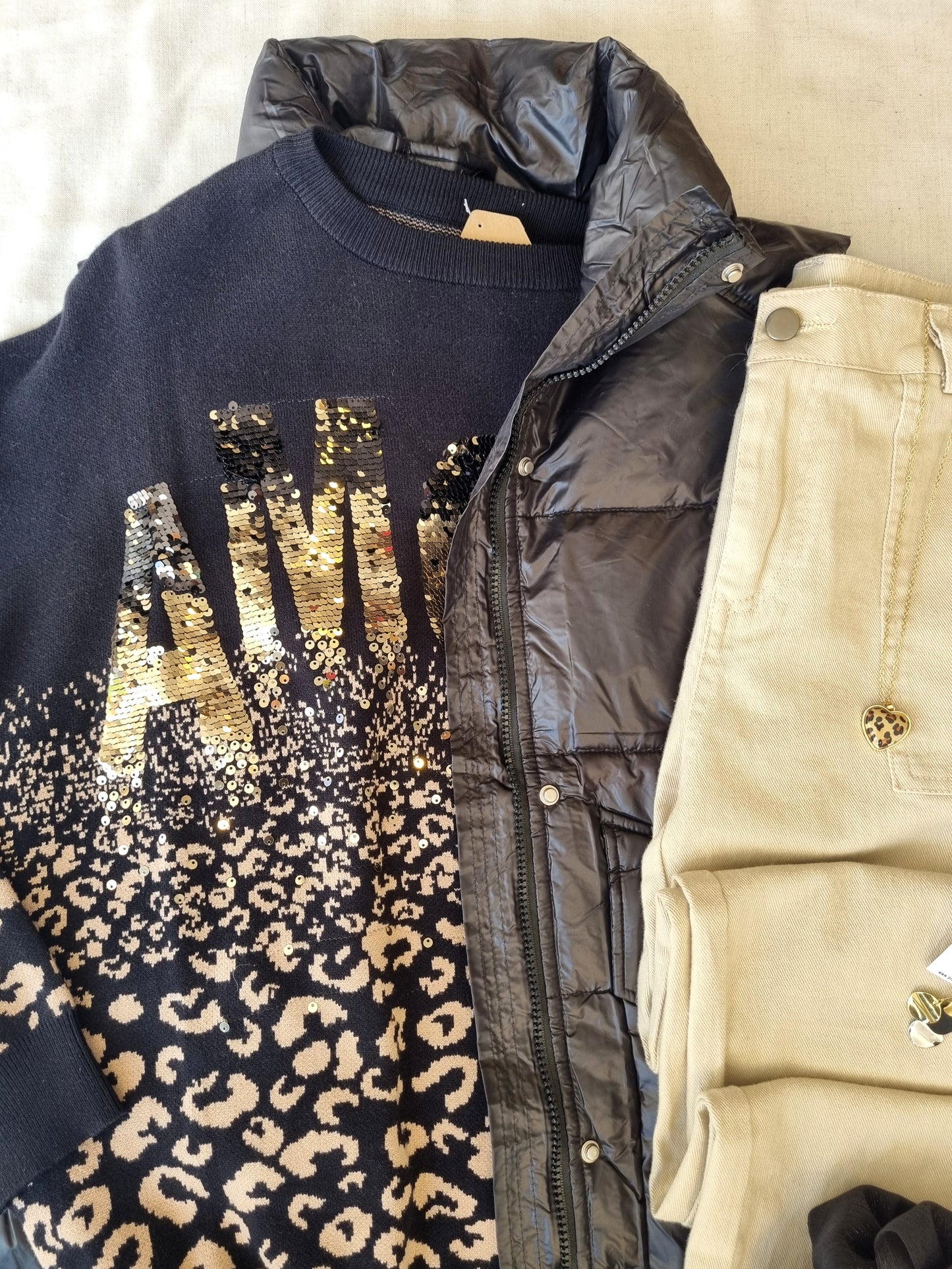 Sweater Amor Negro Lentejuelas