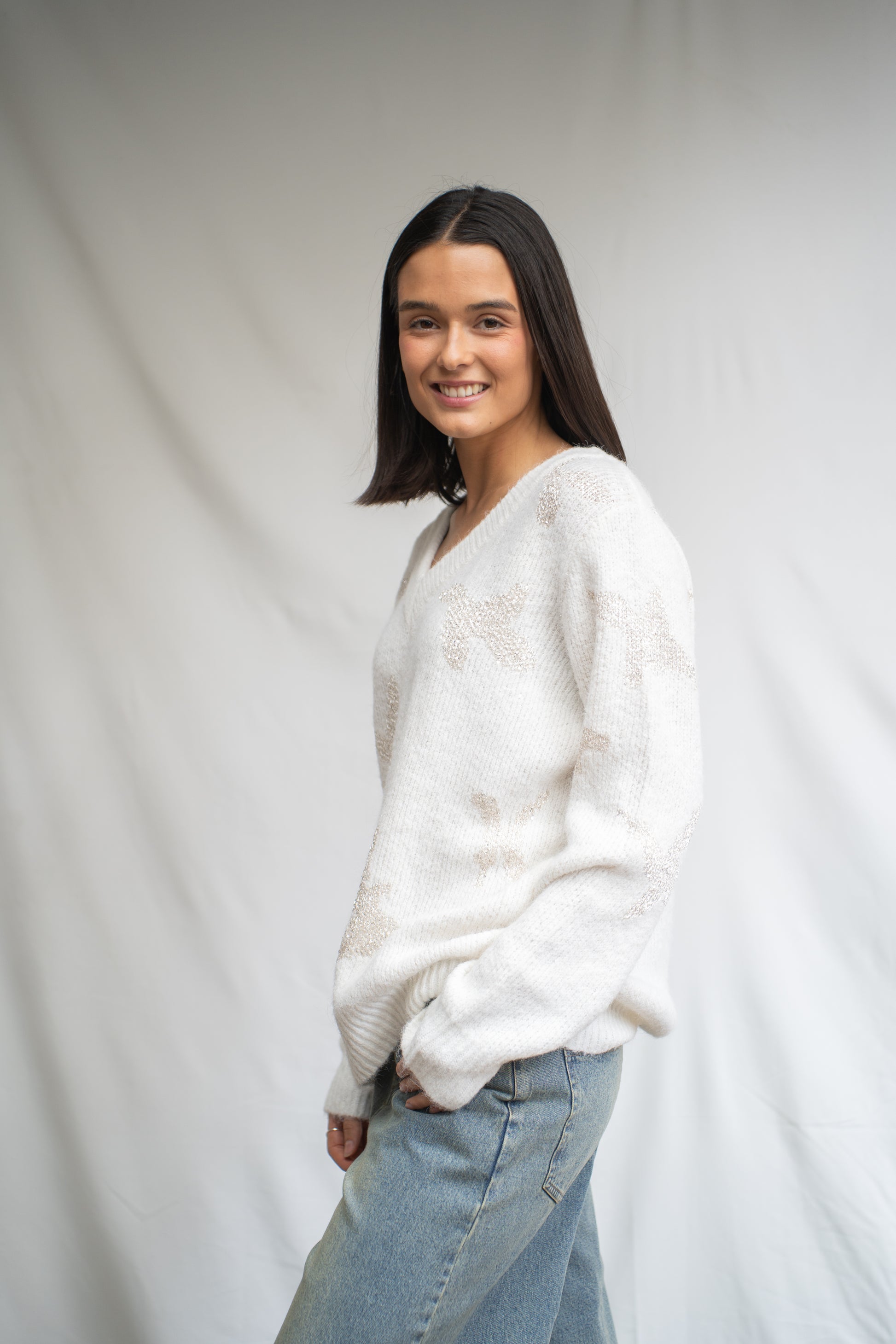 Sweater Niet Blanco Aplicaciones