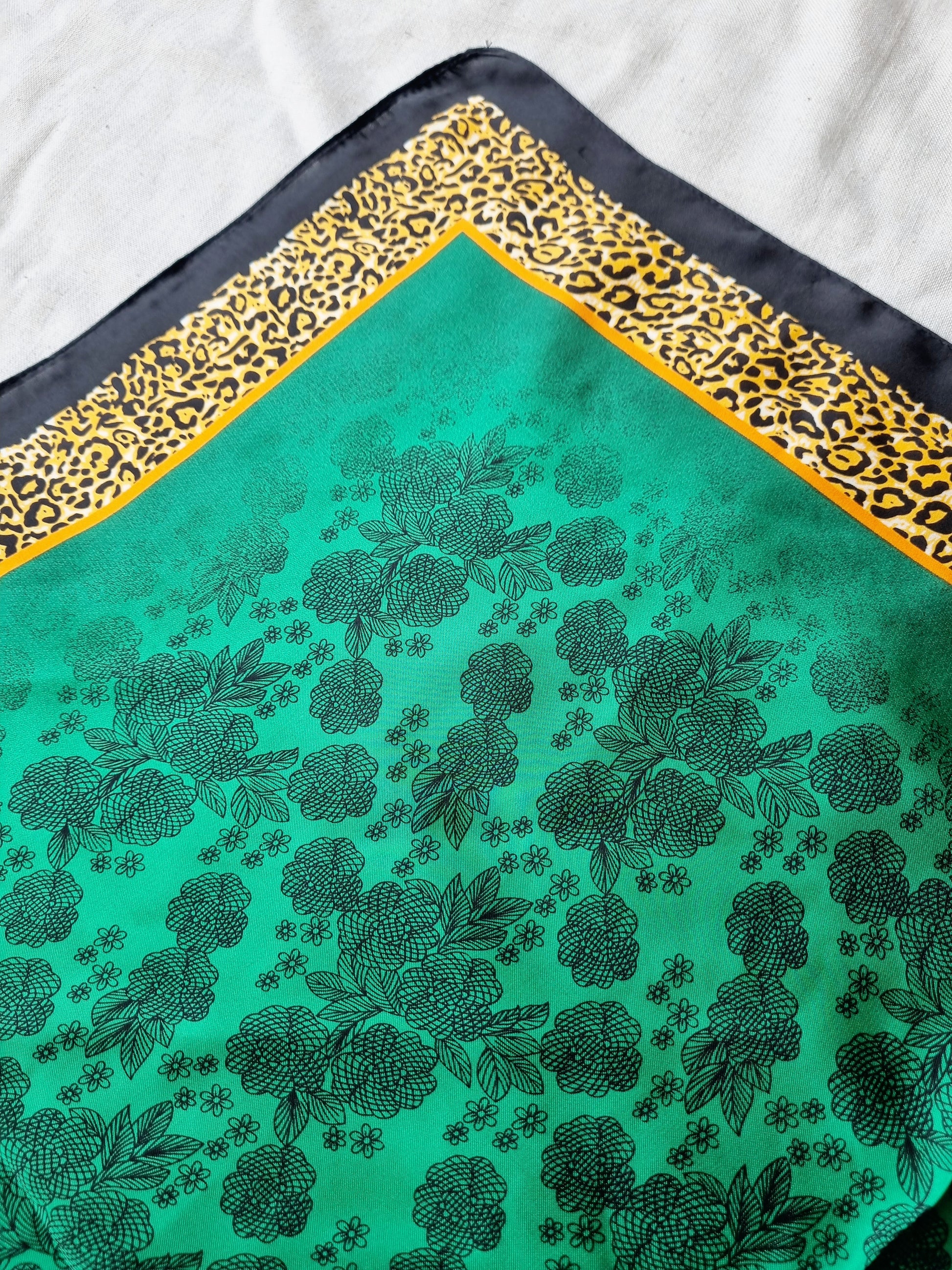 Pañuelo Hedera Verde Estampado