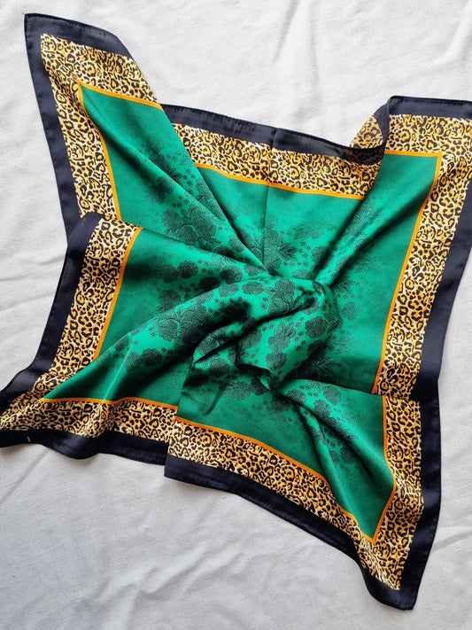 Pañuelo Hedera Verde Estampado