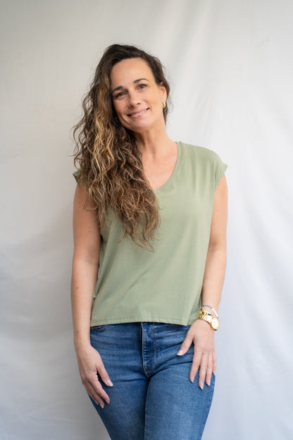 Polera Pervinca Verde Básica