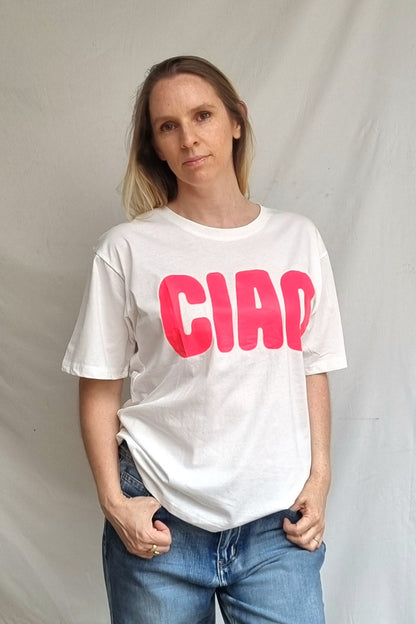 Polera Chao Blanca Fucsia